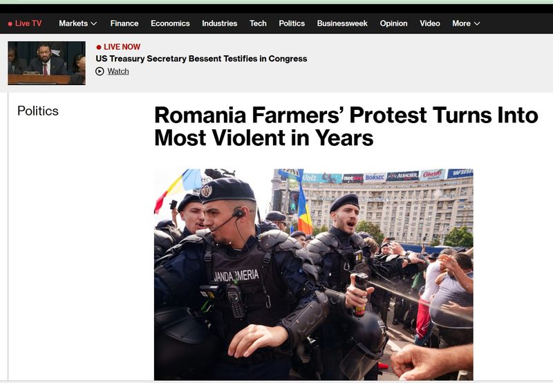 Plotestele din Piața Victoriei, la Bloomberg