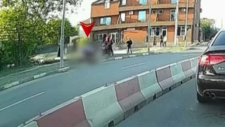 VIDEO Bărbat lovit de un st&acirc;lp la Năvodari. S-a deschis o anchetă după incident 