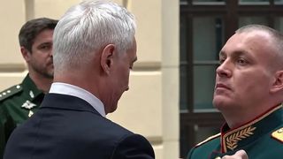VIDEO Un general rus, decorat de Putin cu trei săptăm&acirc;ni &icirc;n urmă, ucis de forțele Ucrainei. Atacul cu drone a fost filmat