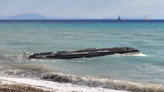 Rom&acirc;n dat dispărut &icirc;n Grecia. Barca pe care se afla bărbatul s-a răsturnat &icirc;n apele Mării Ionice