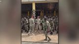 VIDEO General rom&acirc;n, primit cu dansuri tradiționale și provocat la flotări &icirc;n Bangui