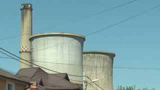 VIDEO Poluare cu cenușă &icirc;n Craiova! Locuitorii dau &icirc;n judecată autoritățile, iar primarul răspunde cu ironii: &bdquo;Bărbatul meu a murit de plăm&acirc;ni din cauza cenușii&rdquo;
