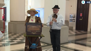 VIDEO Flașneta, muzica care &icirc;nvinge tehnologia: un instrument vechi de 300 de ani cucerește inimile ieșenilor