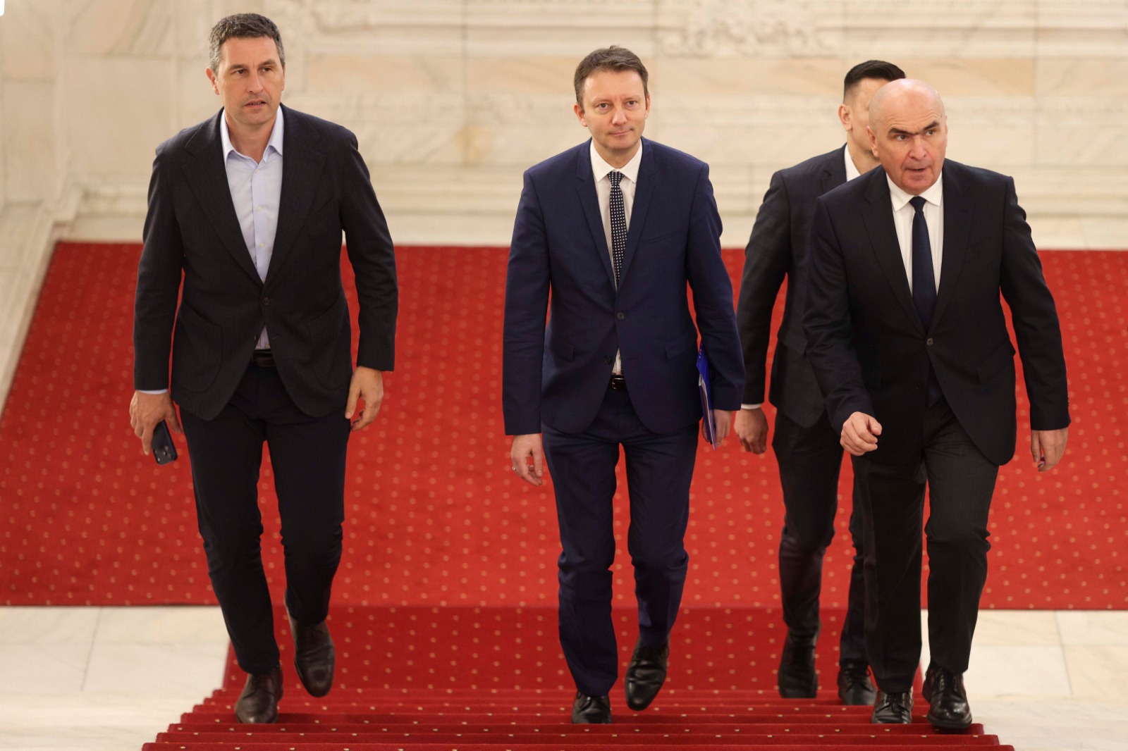 Nicușor Dan a semnat decretul prin care îl propune pe Siegfried Mureşan la conducerea guvernului Premierul desemnat spune că nu o să stingă „lumina aprinsă de Bolojan în cămara cu şmecherii”