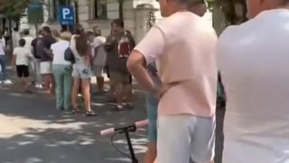 VIDEO Cozile, &icirc;ntre traumă și trend. Cum percep rom&acirc;nii statul la r&acirc;nd &icirc;n era social media: &rdquo;Nu e bine&rdquo;