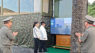 La lansarea rachetelor a participat și fiica dictatorului Kim Jong Un