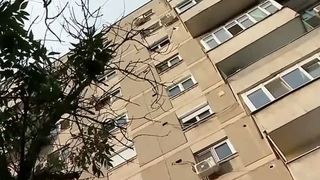 VIDEO Pericol pe fațadele blocurilor vechi din Capitală: &rdquo;Rețeta perfectă pentru un dezastru&rdquo;