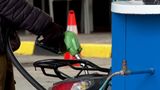 VIDEO Benzina depășește 10 lei. Creșterea afectează grav șoferii
