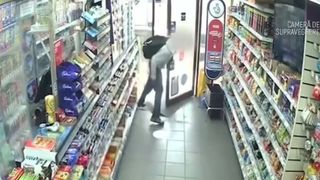 VIDEO Atac violent comis de un adolescent de 14 ani &icirc;n Marea Britanie. Băiatul era obsedat de fosta prietenă