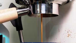 VIDEO Ritualul cafelei, tot mai scump pentru rom&acirc;ni