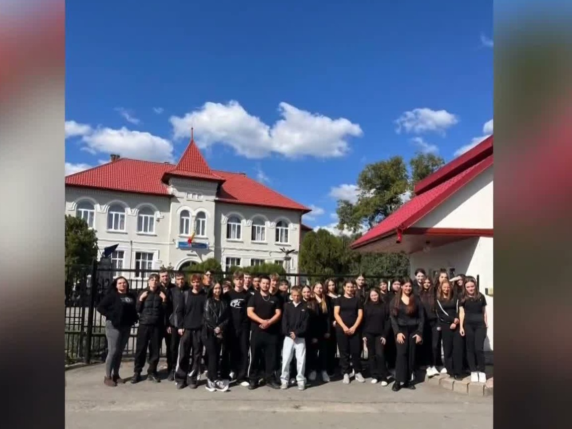 VIDEO „X la uniforme” Elevii din toată țara protestează împotriva obligativității uniformelor școlare