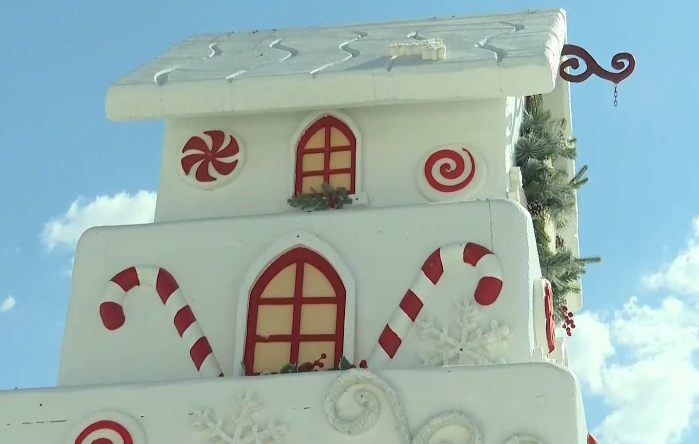 VIDEO Pregătiri timpurii și controverse privind decorarea Craiovei. Târgul de Crăciun începe să prindă contur