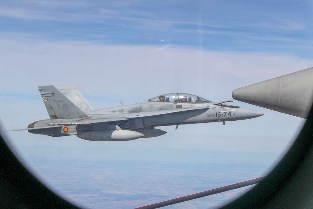 Două aeronave F-18, ridicate de Armata Română! Populația din Tulcea, mesaj de avertizare privind potențialul risc aerian. Fragmente dintr-o posibilă dronă au căzut în Brăila