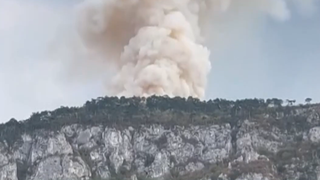 VIDEO Incendiile de pădure amenință stațiunea Băile Herculane. 435 de hectare au fost mistuite