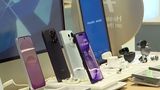 VIDEO Schimbăm telefoanele tot mai rar. De ce au renunțat rom&acirc;nii să-și cumpere noile modele
