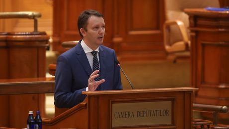 VIDEO Guvernul Mureșan nu a trecut de votul Parlamentului! Ce s-a &icirc;nt&acirc;mplat &icirc;n Plenul reunit. Siegfried Mureșan: "Să fii bun rom&acirc;n &icirc;nseamnă să nu stai deoparte"