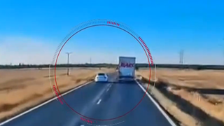 VIDEO Accident grav &icirc;n Mehedinți provocat de un șofer beat. A intrat &icirc;n coliziune cu un autoturism, după o depășire periculoasă 