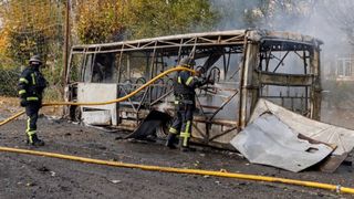 Cel mai violent atac al Rusiei din 2026: cel puțin 30 de persoane ucise &icirc;n două autobuze