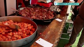 VIDEO Spectacol culinar &icirc;n Piața Obor: bucate tradiționale rom&acirc;nești pregătite la ceaun