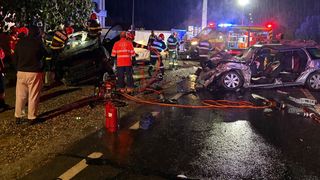 Două femei și un bărbat au murit &icirc;ntr-un accident pe DN67, &icirc;n V&acirc;lcea. Alte două persoane, grav rănite