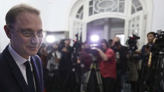 UPDATE &bdquo;Nu cred că PNL intră &icirc;n Guvern&rdquo;. Cum ar putea arăta noul Executiv. Luca Niculescu a &icirc;ncheiat consultările cu partidele, dar fără rezultat 