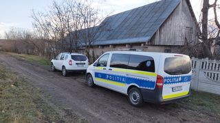 Scene de groază &icirc;n Botoșani! Un bărbat și-a lovit vecinul cu toporul &icirc;n cap