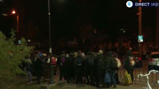 VIDEO Peste 25.000 de pelerini la Iași pentru sărbătoarea Sfintei Parascheva! Oamenii stau p&acirc;nă la 17 ore la raclă