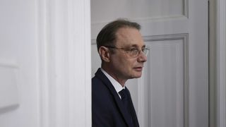 Luca Niculescu depune joi programul de guvernare &icirc;n Parlament. George Simion: &bdquo;Niciun vot de la AUR&rdquo;. Ce șanse are noul Executiv