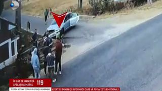 VIDEO Momentul &icirc;n care bărbatul din Olt face accident după ce fură o mașină cu tot cu copil. Minora de 7 ani, la un pas de maorte