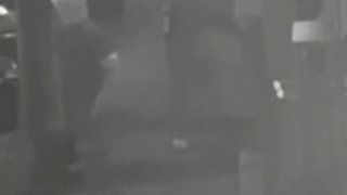 VIDEO Doi tineri, de 15 și 18 ani, prinși &icirc;n flagrant &icirc;n timp ce furau bani din terminale de plată din Capitală