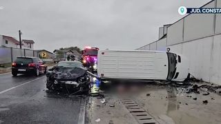 VIDEO Accident grav &icirc;n județul Constanța! 9 persoane au fost rănite după ce o mașină și un microbuz s-au ciocnit