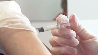 VIDEO Criză de vaccinuri antigripale &icirc;n farmacii. Tranșele noi &icirc;nt&acirc;rzie p&acirc;nă la finalul lunii octombrie