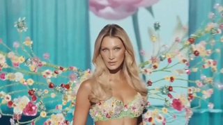 VIDEO Victoria's Secret 2026. Extravaganță de diamante și diversitate la Los Angeles