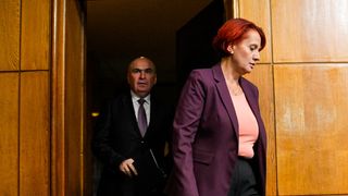 Fosta purtătoare de cuv&acirc;nt a Guvernului Bolojan, critici la adresa lui Luca Niculescu. Ioana Dogioiu: &bdquo;Din 20 octombrie Rom&acirc;nia nu mai are premier&rdquo;