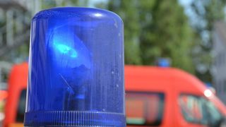 Șase tineri au sechestrat și bătut un băiat de 17 ani, pe un c&acirc;mp din Craiova. Agresorii au &icirc;ntre 14 și 18 ani 
