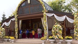 VIDEO &bdquo;Noi muncim, nu furăm&rdquo;. Credință și bani la poalele Patriarhiei