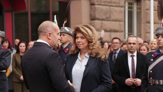 Luptă str&acirc;nsă pentru președinția Bulgariei. Cu cine se va confrunta Iliana Iotova &icirc;n turul doi