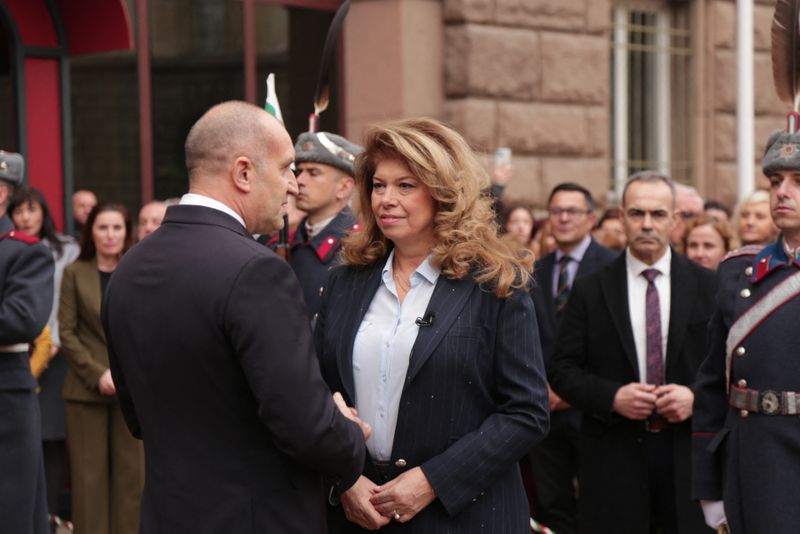 Luptă strânsă pentru președinția Bulgariei. Cu cine se va confrunta Iliana Iotova în turul doi
