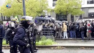 VIDEO &bdquo;Au plecat pregătiți cu leviere&rdquo;. Europa, &icirc;n stradă: proteste violente &icirc;n mai multe țări