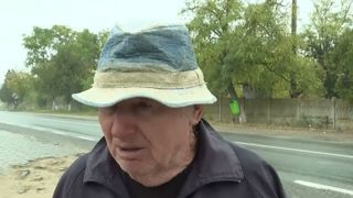 VIDEO Băncile goale de la porțile satelor, &icirc;nlocuite de TikTok. Cum &icirc;și găsesc bunicii rom&acirc;ni un nou spațiu de socializare online
