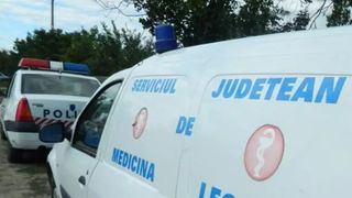 Bărbat din Botoșani, găsit mort pe terasa din curte. Familia a descoperit cadavrul