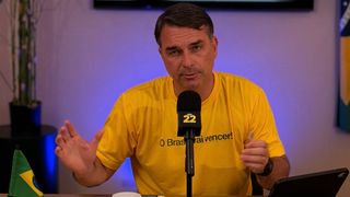 Fugit &icirc;n SUA, Flavio Bolsonaro s-a autoproclamat "președintele ales" al Braziliei. Cum rezolvă Trump eșecul "doctrinei Donroe"?