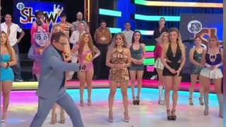 VIDEO O dronă lovită de un prezentator, &icirc;n direct, a rănit o invitată