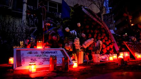 11 ani de la tragedia Colectiv. 65 de oameni au murit, iar alte zeci de persoane au fost grav rănite. Ce s-a schimbat &icirc;n Rom&acirc;nia de la tragedia care a marcat vieți: &bdquo;Aveți grijă de voi, nici anul ăsta nu avem spitale&rdquo;
