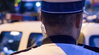 Doi tineri de 27 și 28 ani, arestați preventiv pentru trafic de droguri. Aveau 62 de doze de heroină ascunse &icirc;n lenjeria intimă