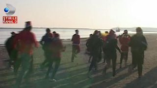 Ajutoarele lui Mos Craciun au iesit la alergat