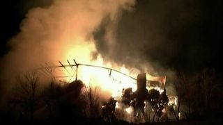 Noapte de groaza pentru o familie din Maramures. Flacarile inalte pana la cer au distrus tot ce aveau in hambar