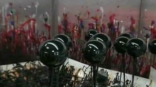 Se lucreaza la foc continuu la fabrica de globuri din Cluj. Ce culori sunt la moda anul acesta