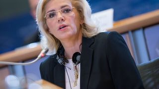 Corina Cretu anunta ca procedurile pentru obtinerea fondurilor europene se simplifica! Vezi cum le poti accesa!