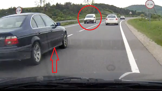 Spaima pe care a trait-o o soferita pe un drum din Romania! A fost prinsa intre doua depasiri extrem de periculoase!